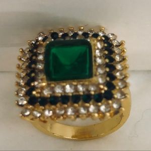 Ring (costume jewelry)
